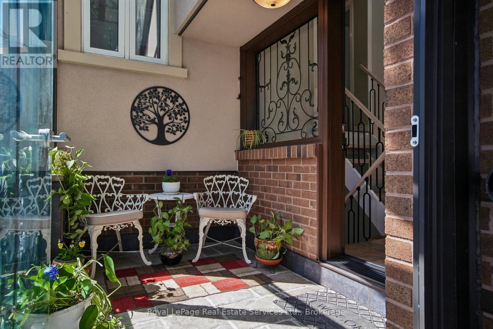 Vestibule Entrance, Ideal For Morning Coffee
