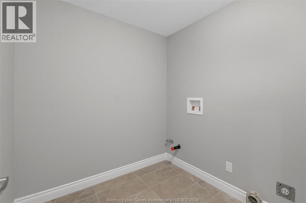 8 BETTY COURT - 22