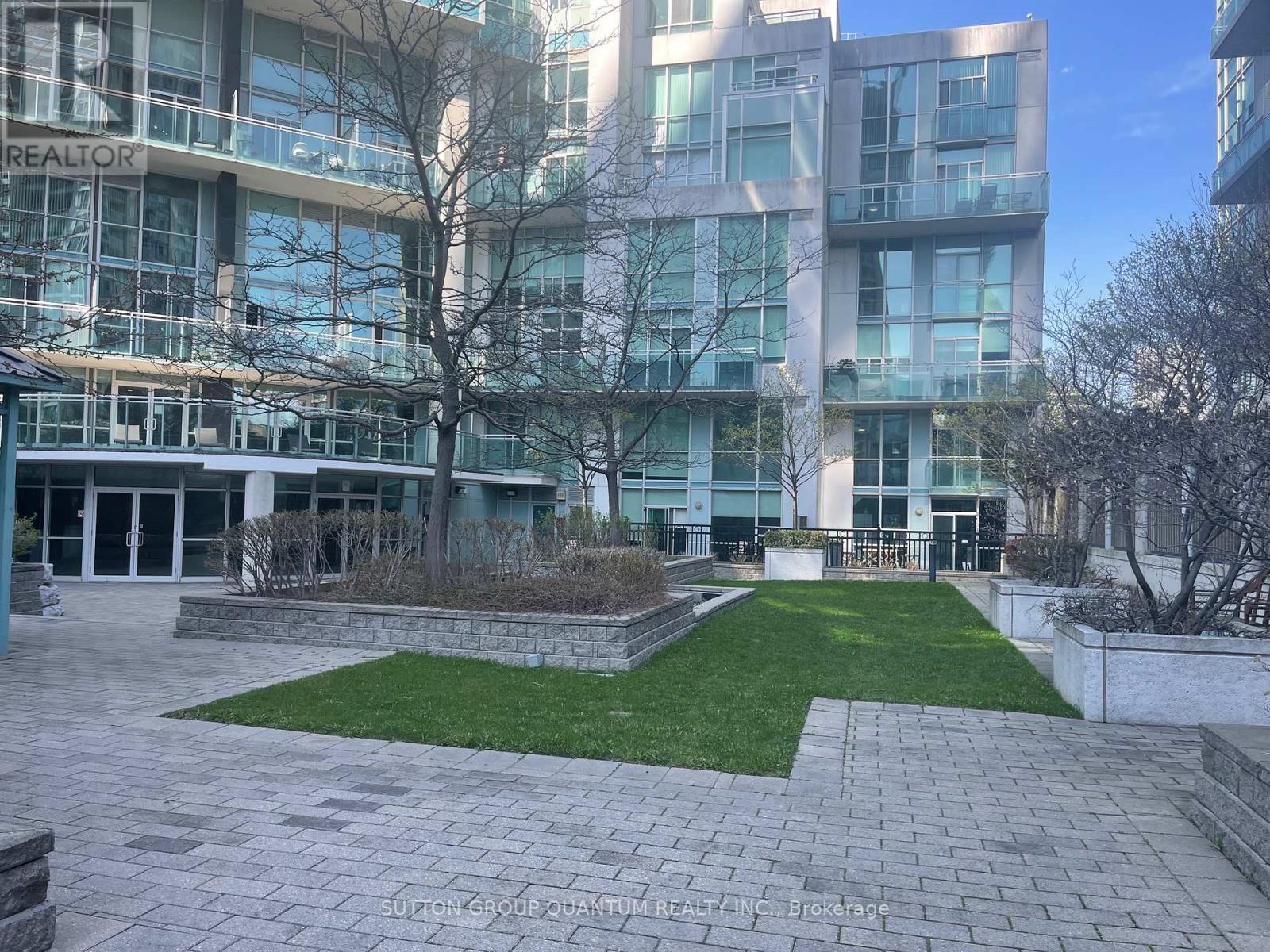 701 - 3939 DUKE OF YORK BOULEVARD — photo 42