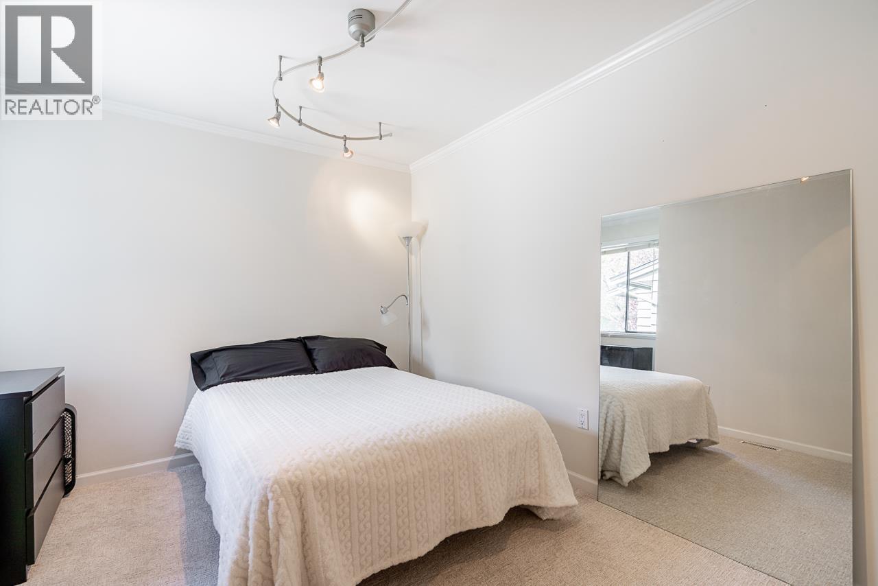 2 1960 RUFUS DRIVE, North Vancouver