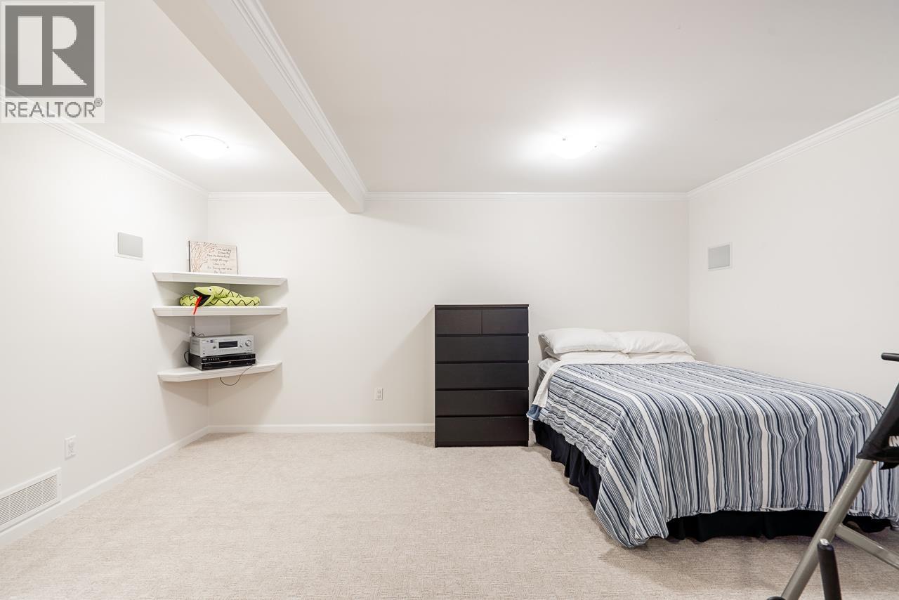 2 1960 RUFUS DRIVE, North Vancouver