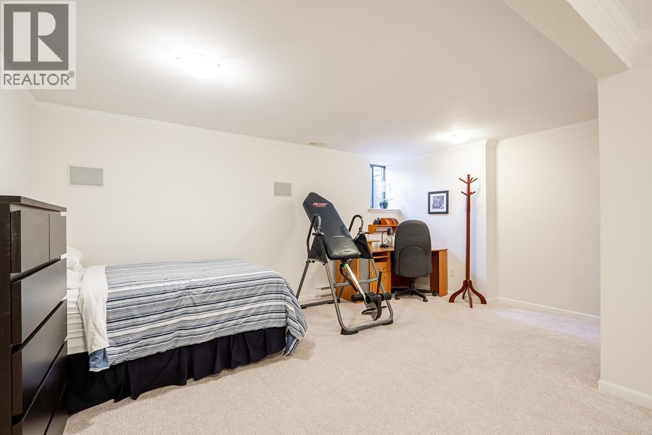 2 1960 RUFUS DRIVE, North Vancouver