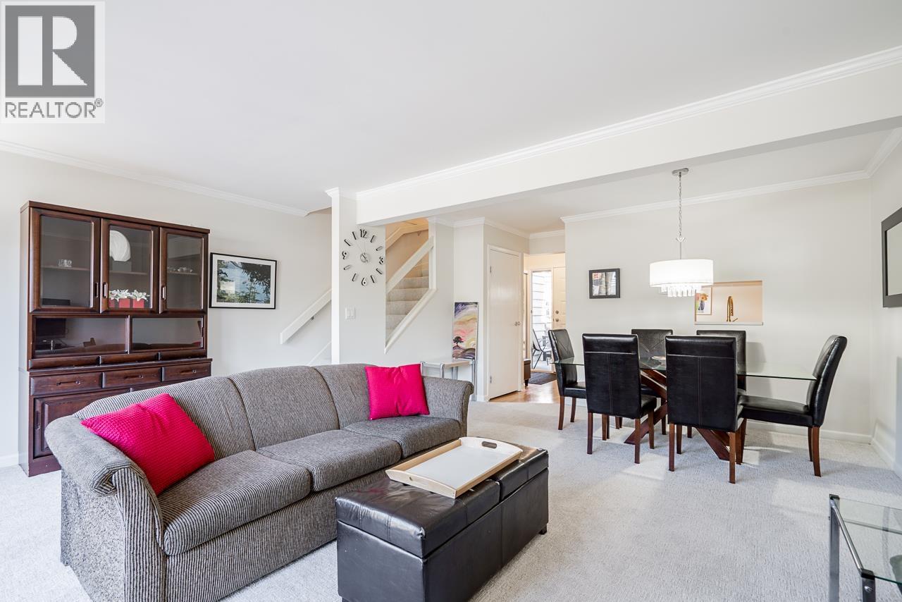 2 1960 RUFUS DRIVE, North Vancouver