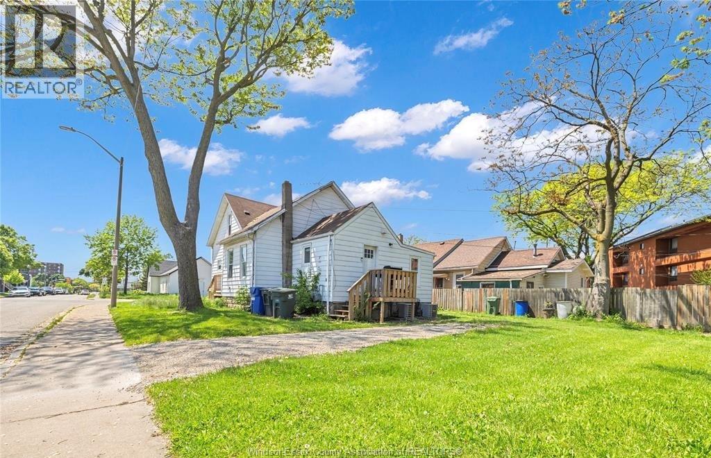 294 LOUIS AVENUE - 22