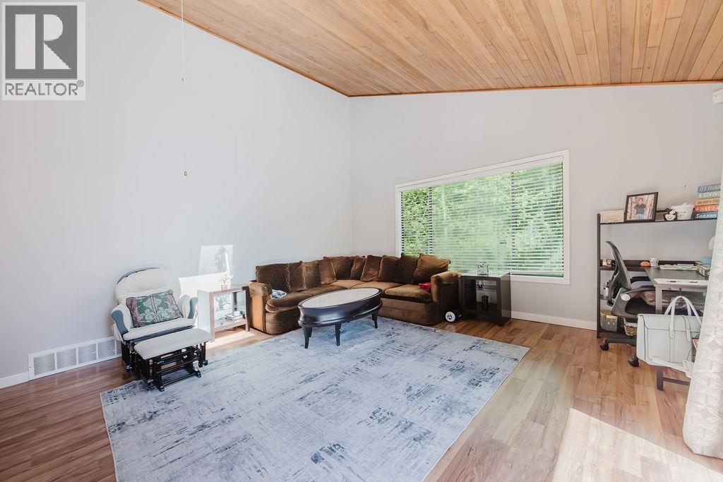 5899 SPRIGGS ROAD, Madeira Park