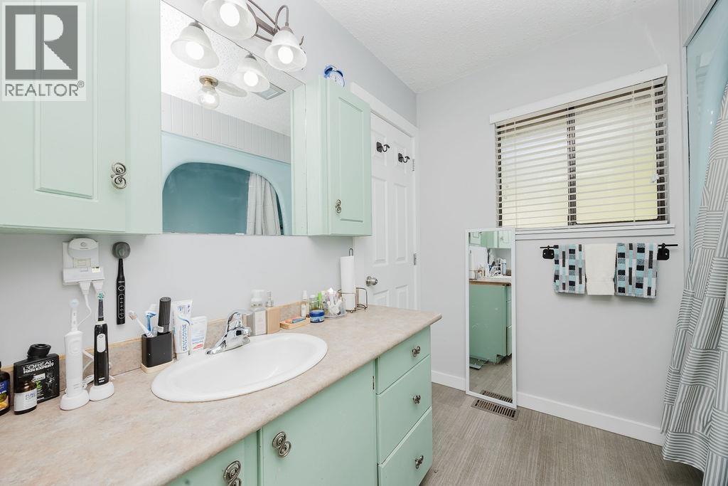 5899 SPRIGGS ROAD, Madeira Park