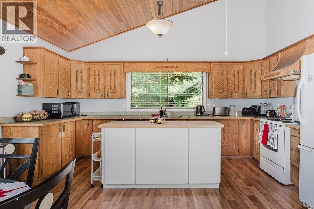 5899 SPRIGGS ROAD, Madeira Park