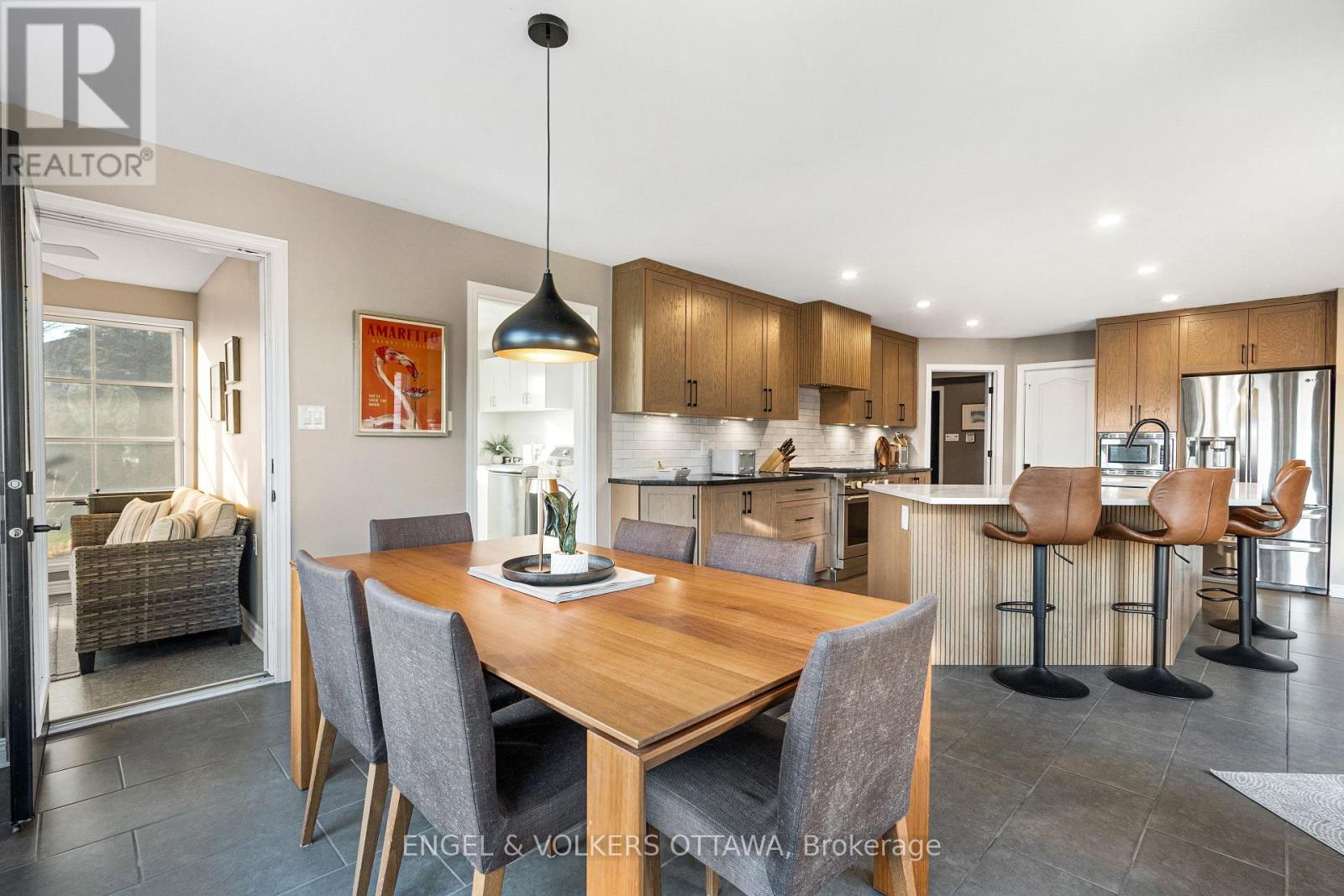 32 BARCHAM CRESCENT - 16