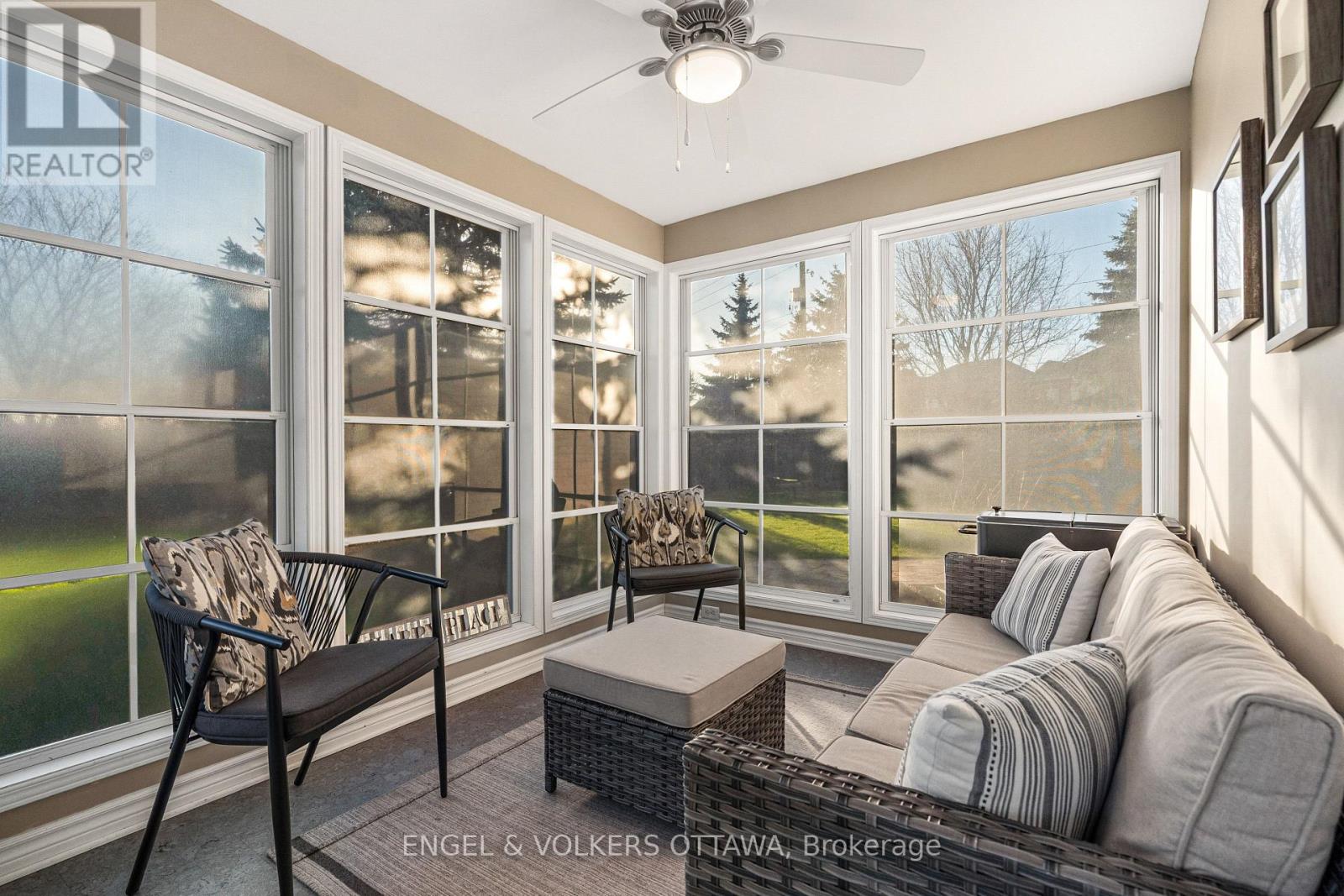 32 BARCHAM CRESCENT - 17