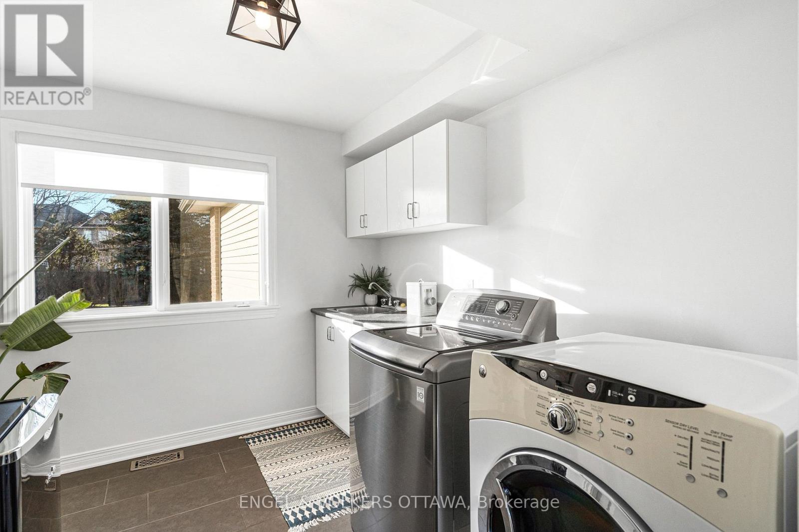 32 BARCHAM CRESCENT - 18