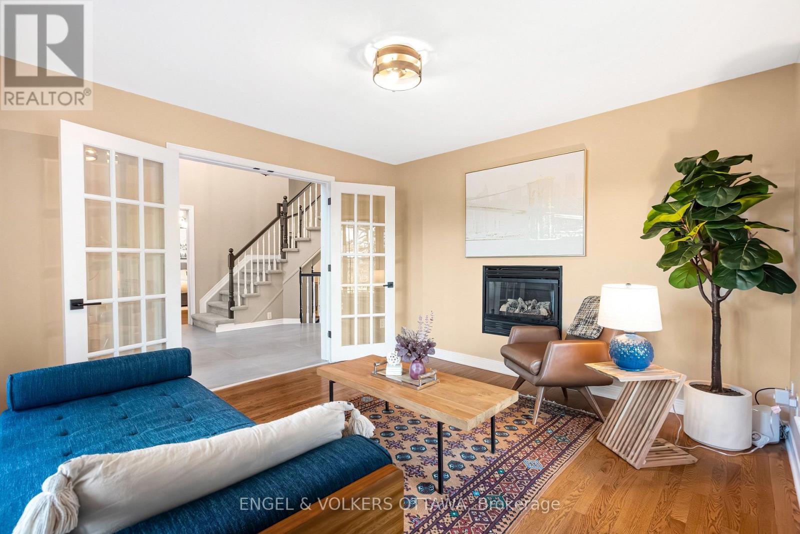 32 BARCHAM CRESCENT - 20