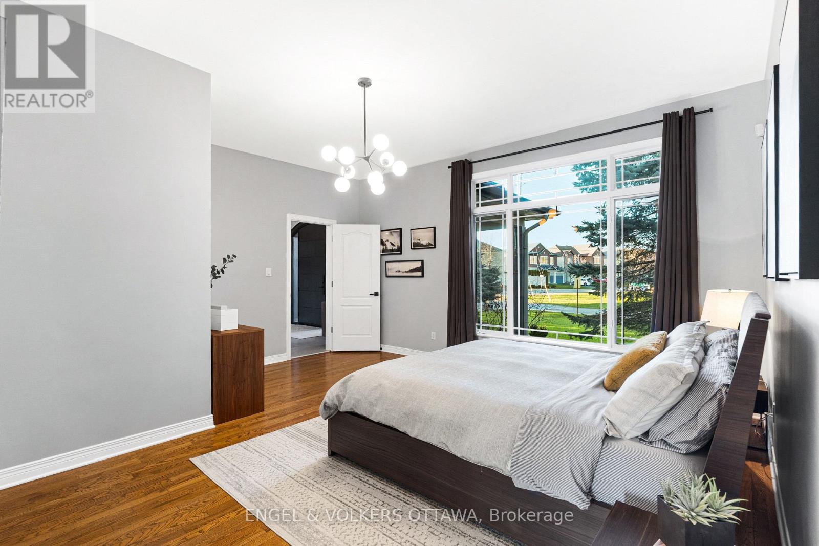 32 BARCHAM CRESCENT - 21