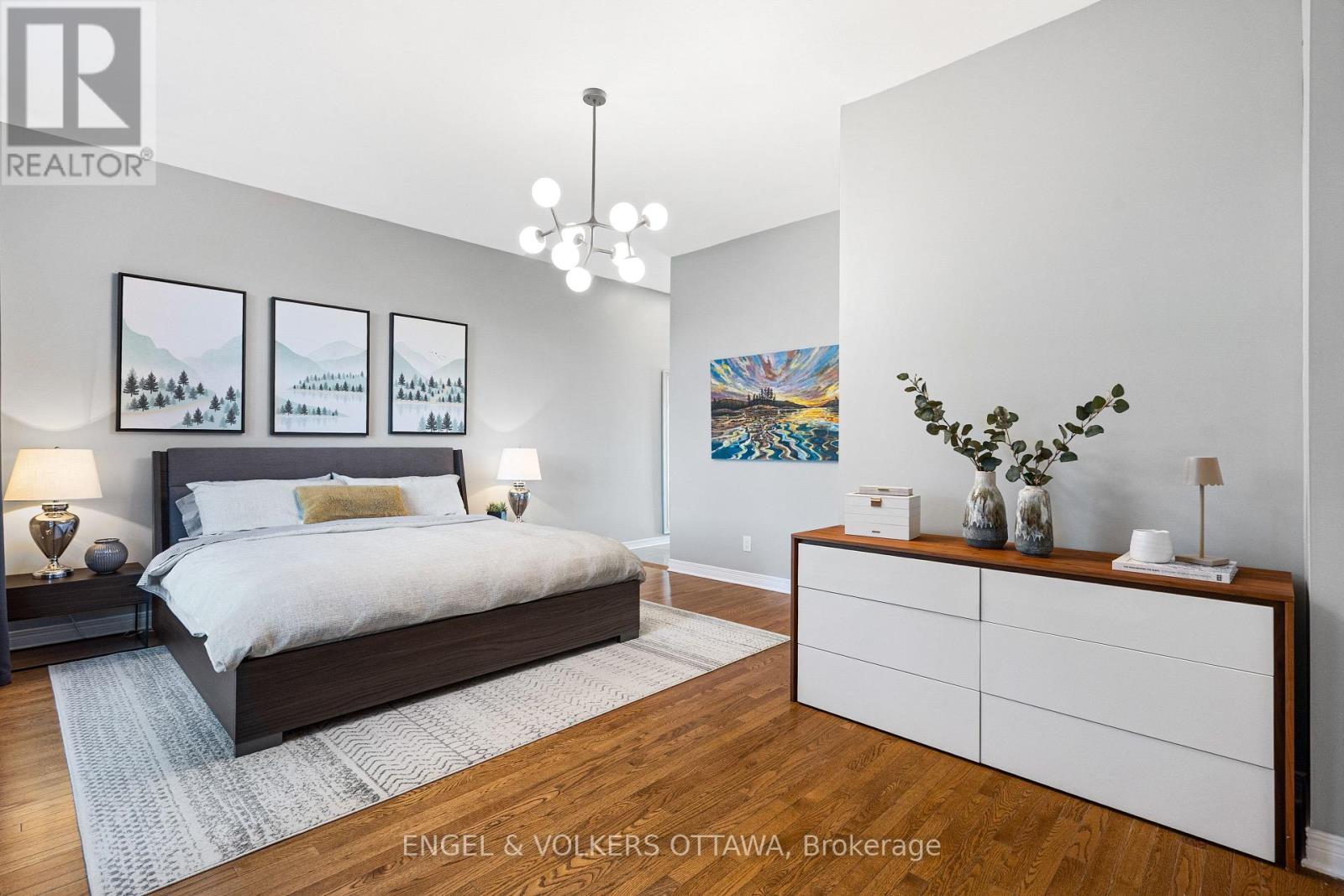 32 BARCHAM CRESCENT - 22