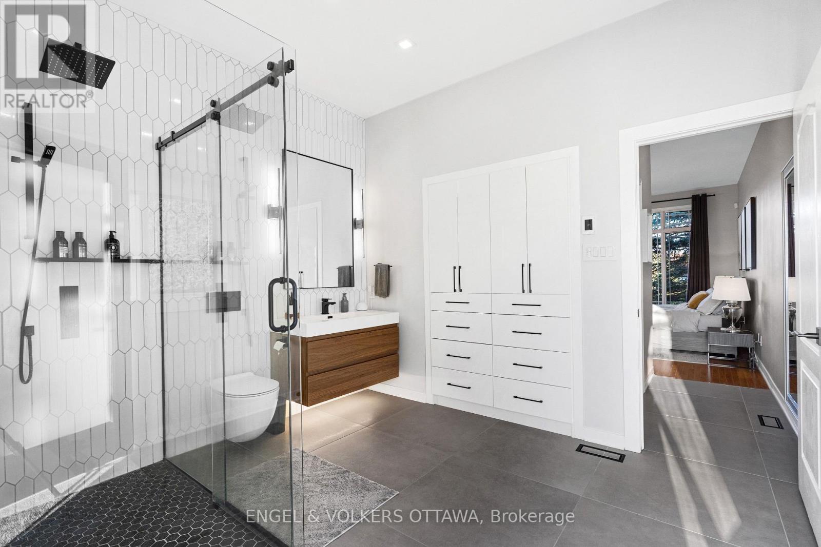 32 BARCHAM CRESCENT - 24