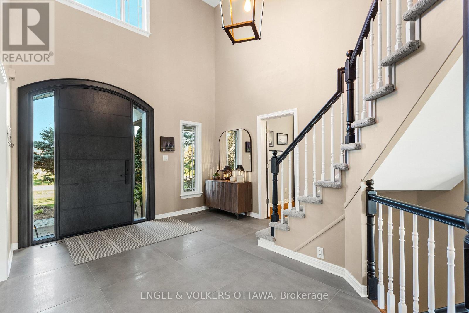 32 BARCHAM CRESCENT - 5