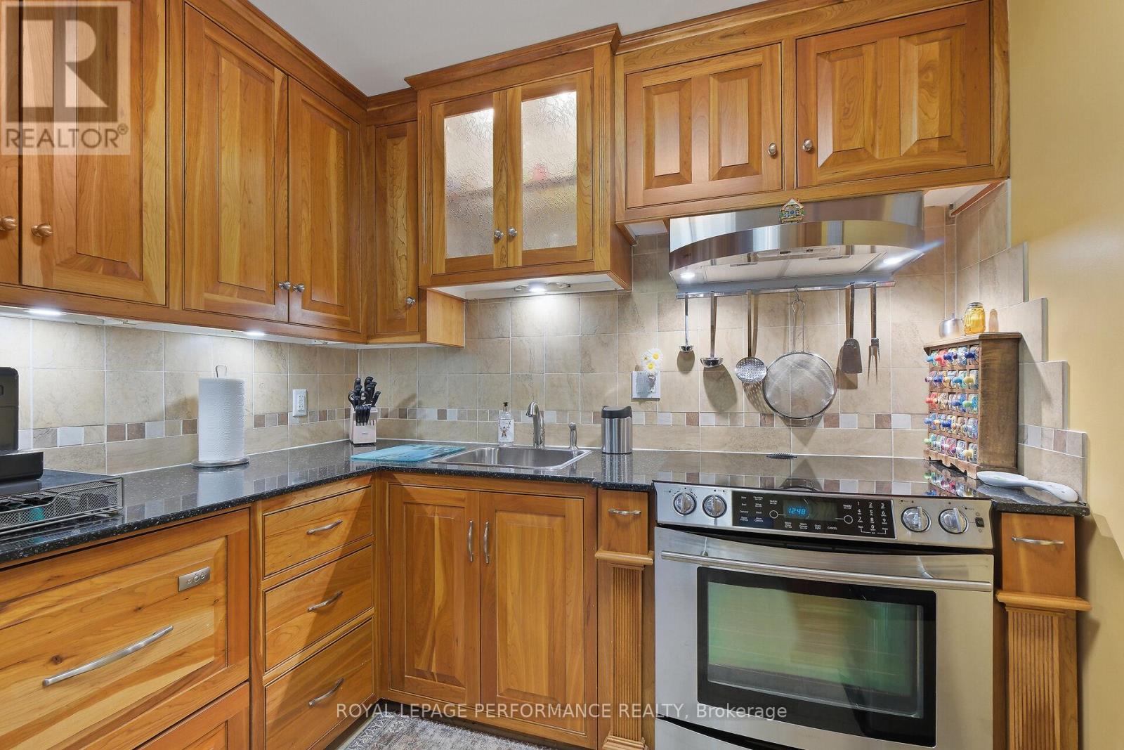 #1003 71 SOMERSET STREET W - 16