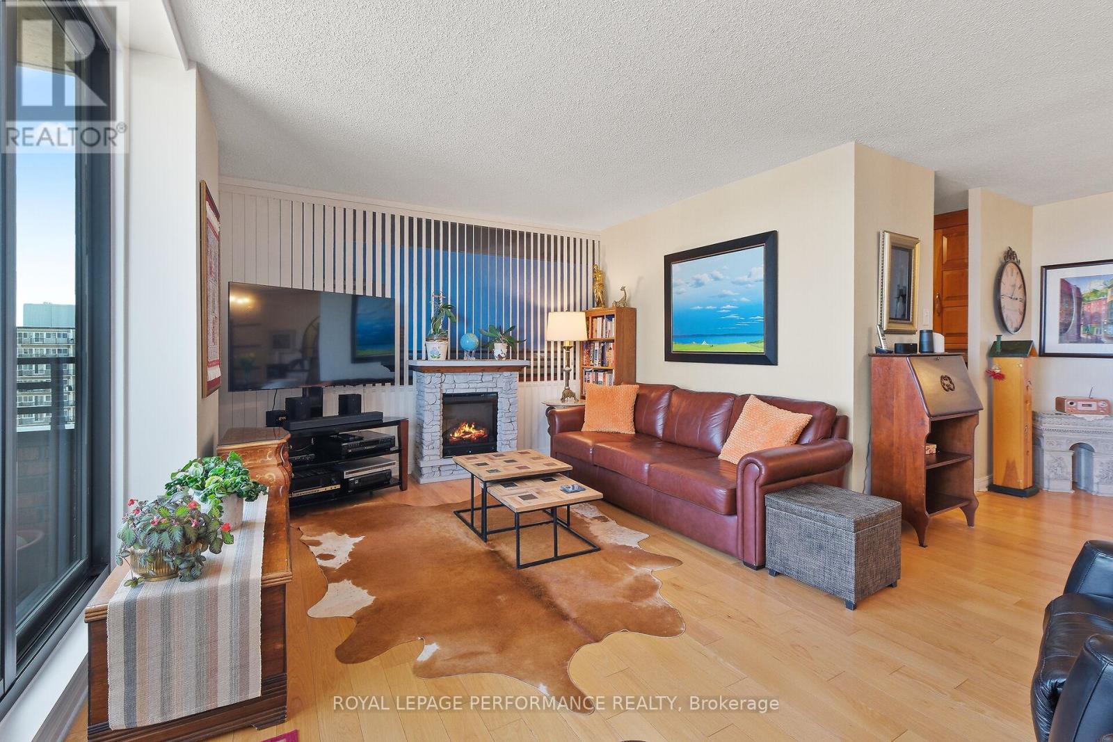 #1003 71 SOMERSET STREET W - 23