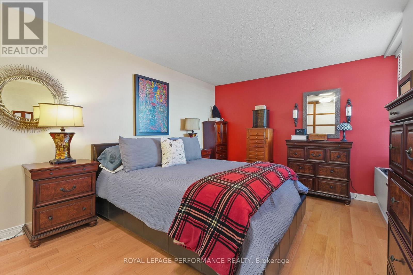 #1003 71 SOMERSET STREET W - 33