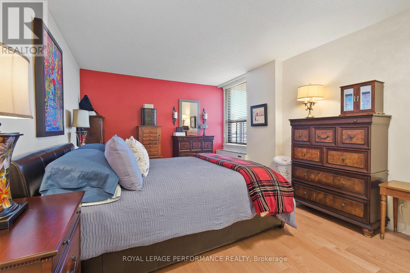 #1003 71 SOMERSET STREET W - 34