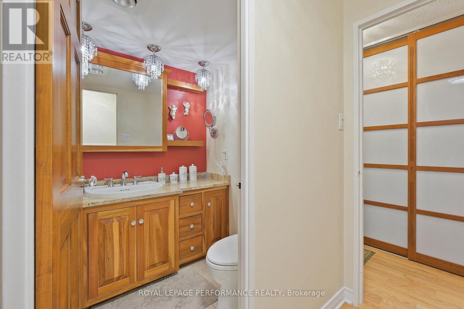 #1003 71 SOMERSET STREET W - 37
