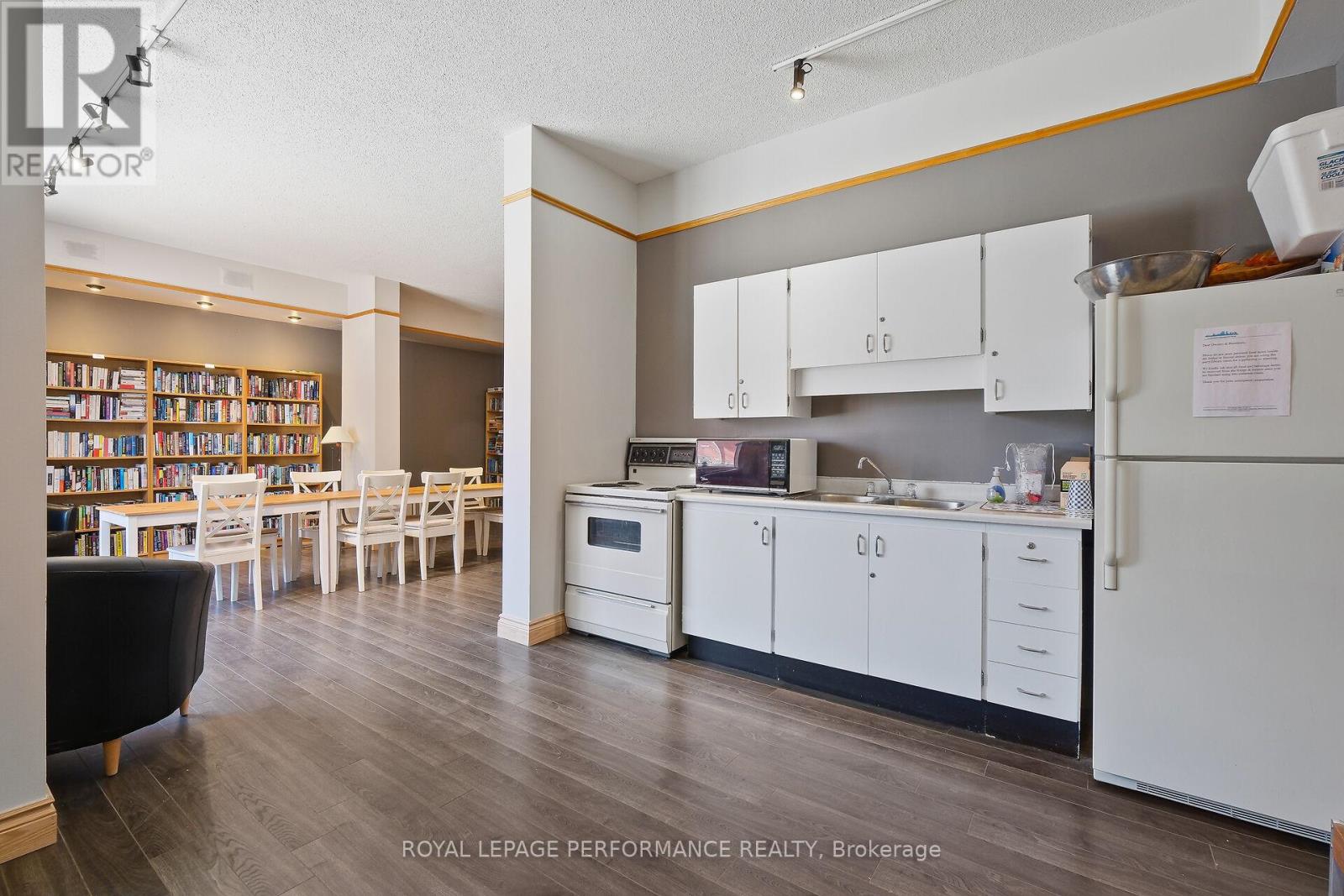 #1003 71 SOMERSET STREET W - 44