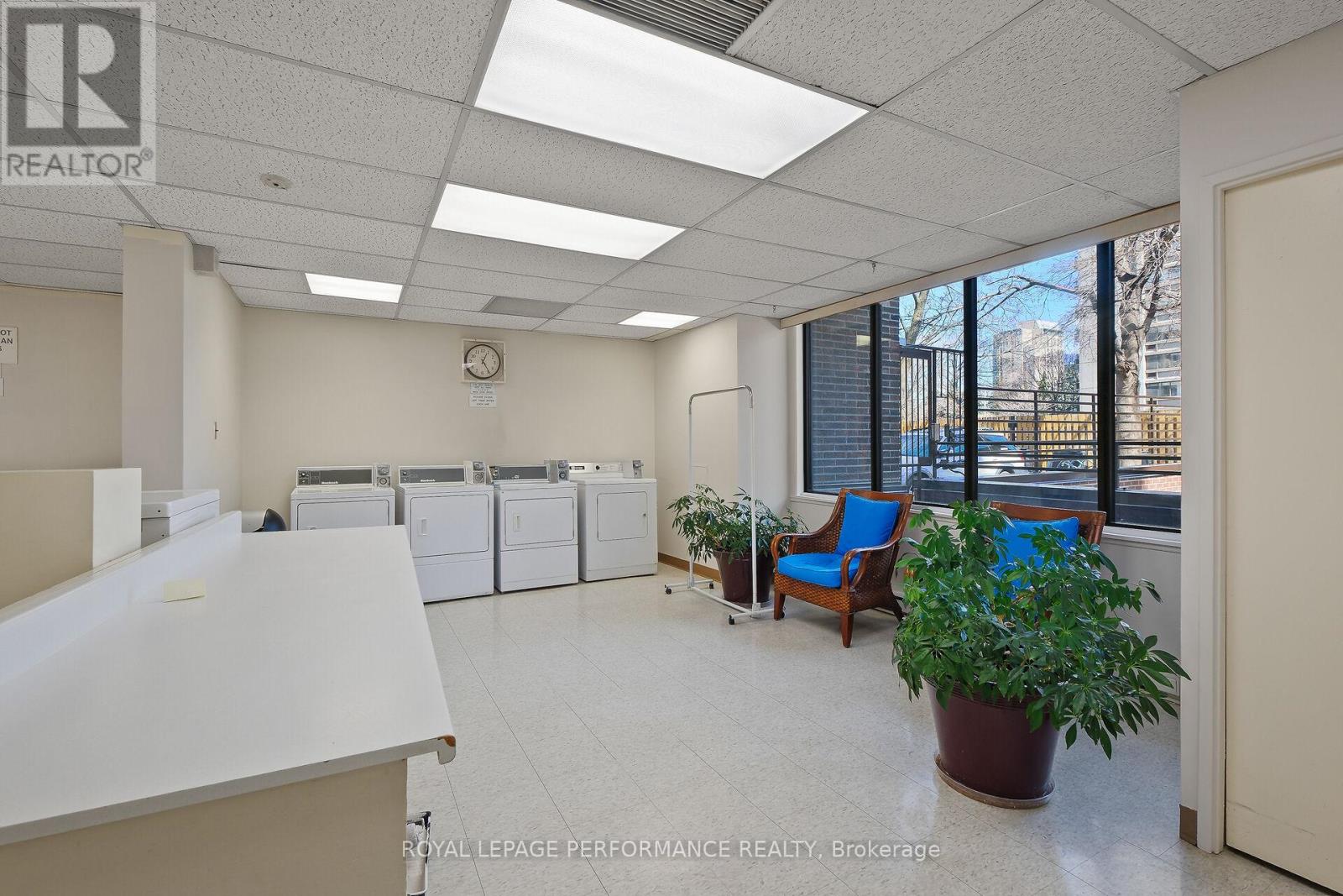 #1003 71 SOMERSET STREET W - 45