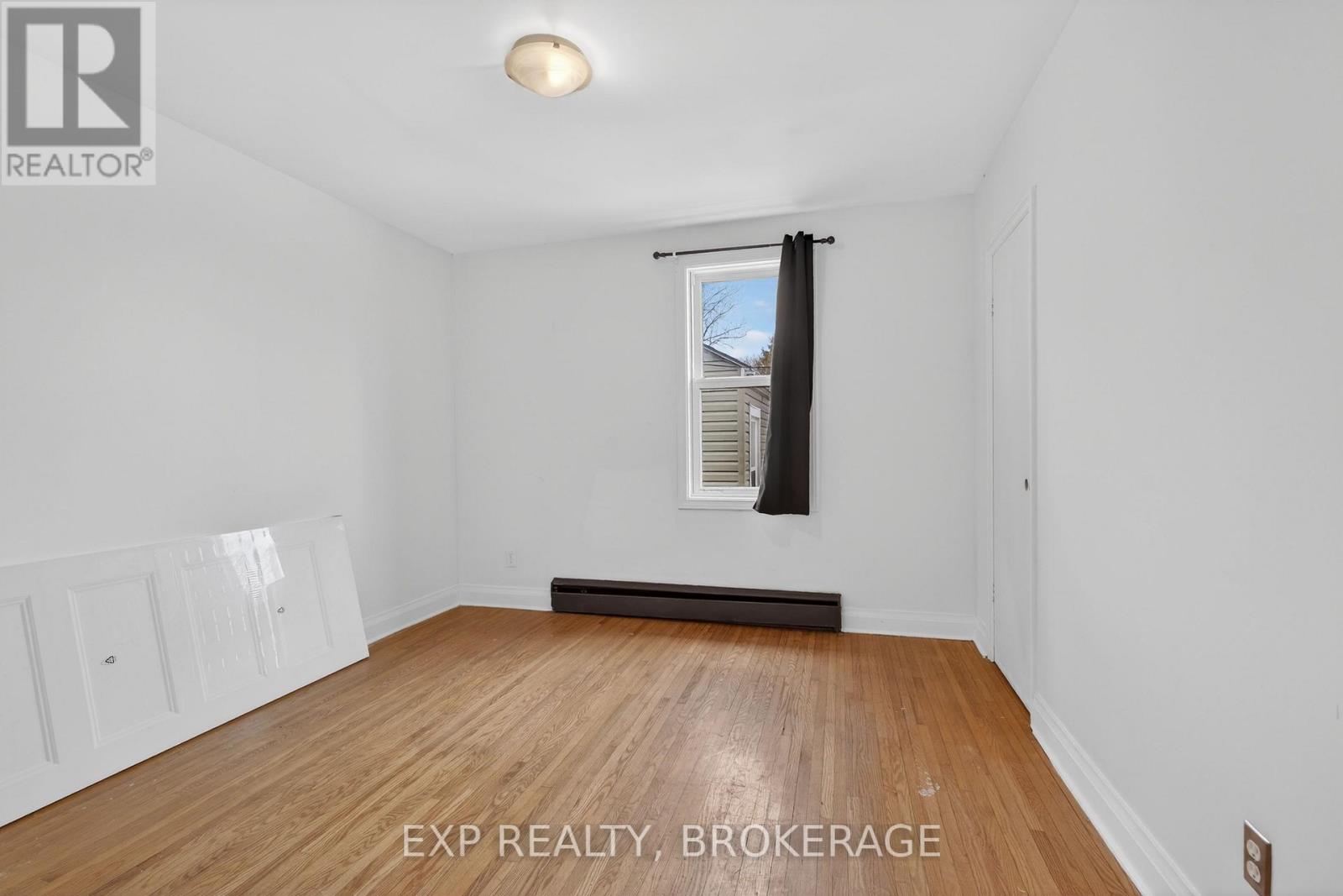 43 CARLETON STREET - 12