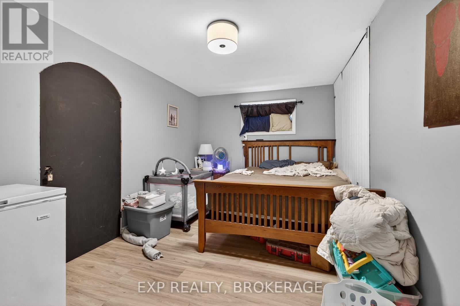 43 CARLETON STREET - 13