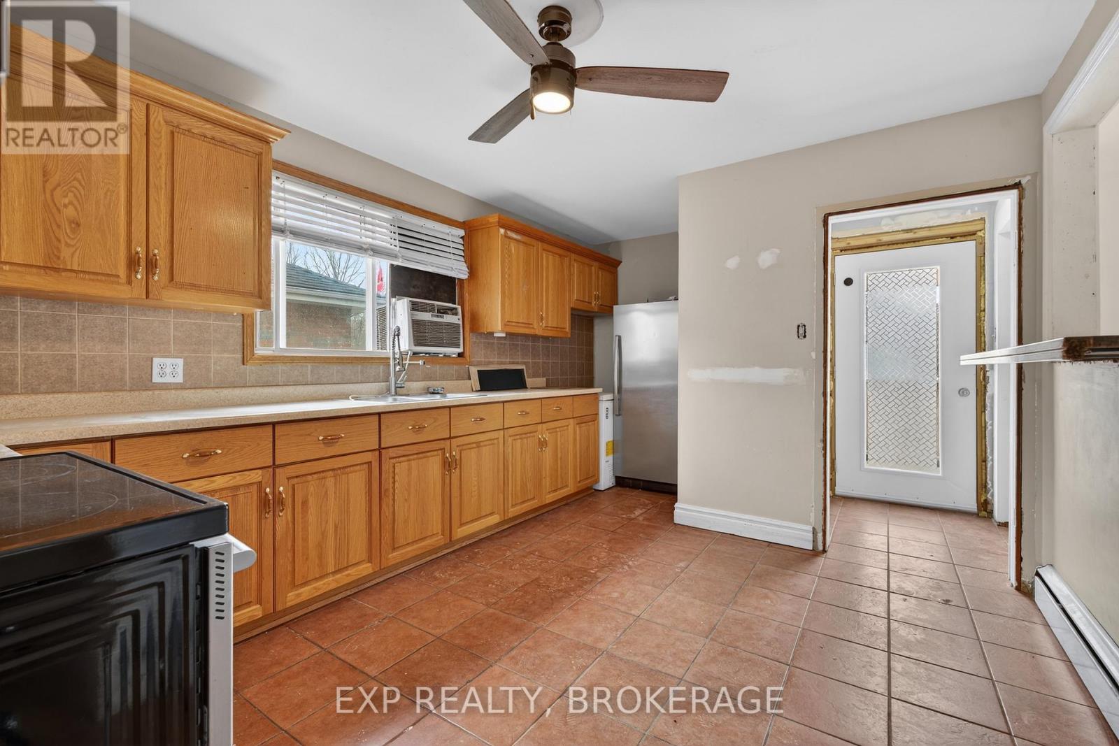 43 CARLETON STREET - 6