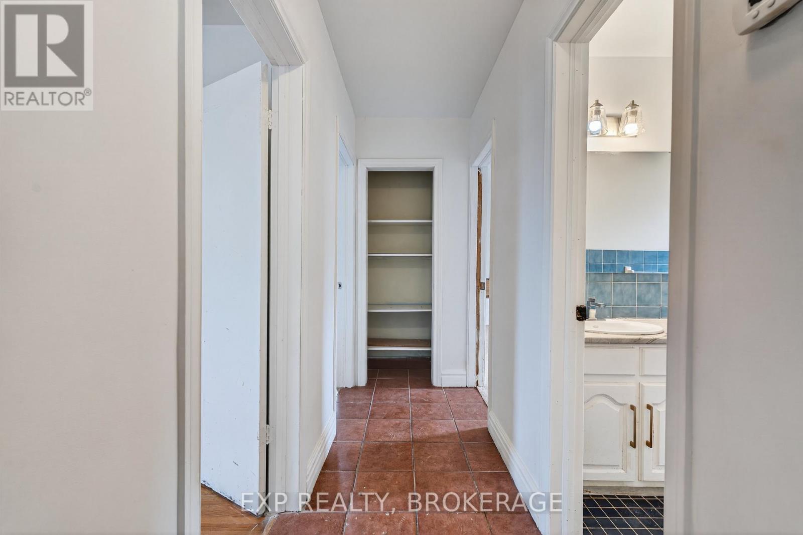 43 CARLETON STREET - 8