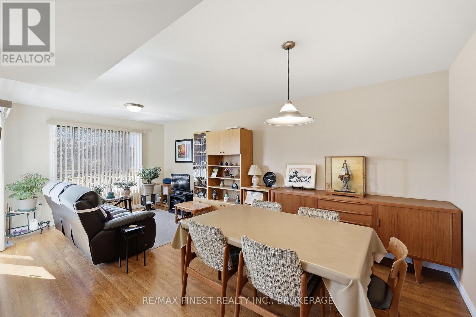 6 KARLEE COURT - 17