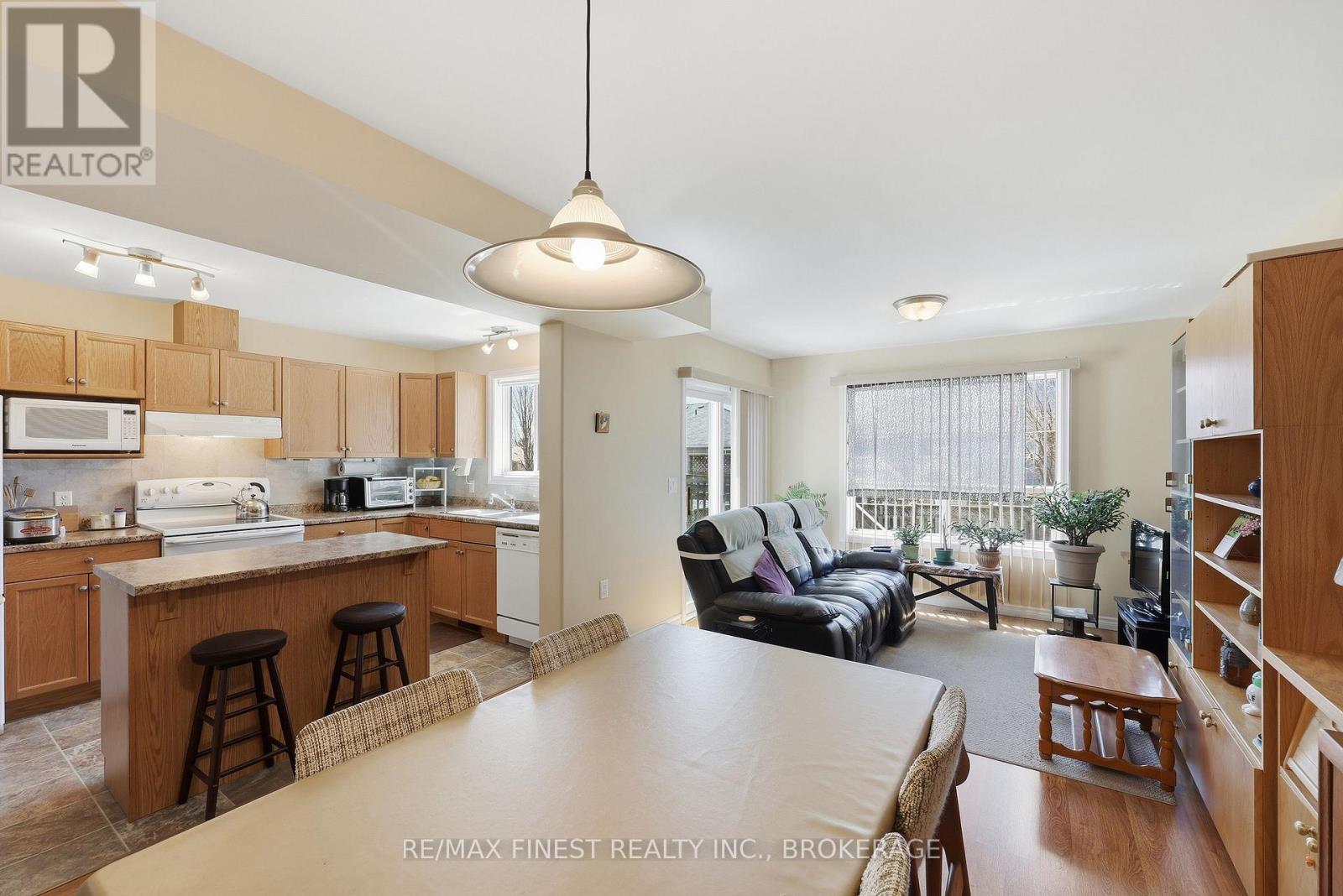 6 KARLEE COURT - 18