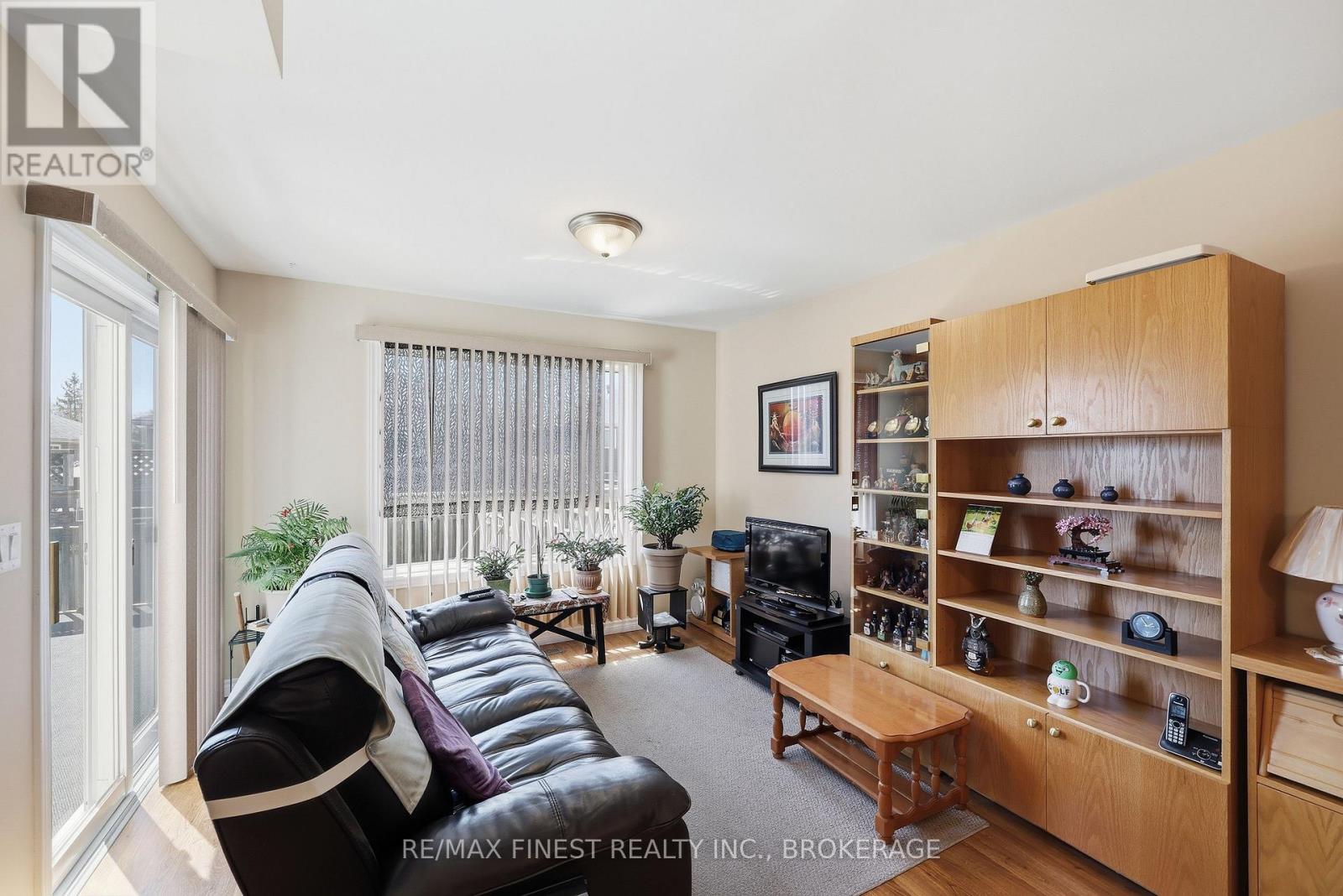 6 KARLEE COURT - 19