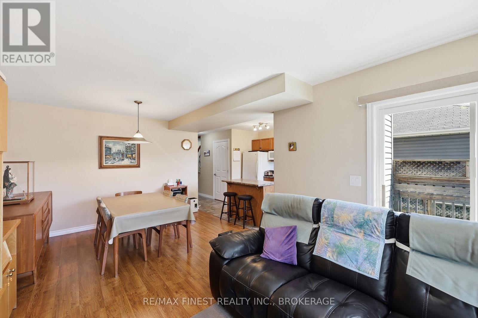 6 KARLEE COURT - 20