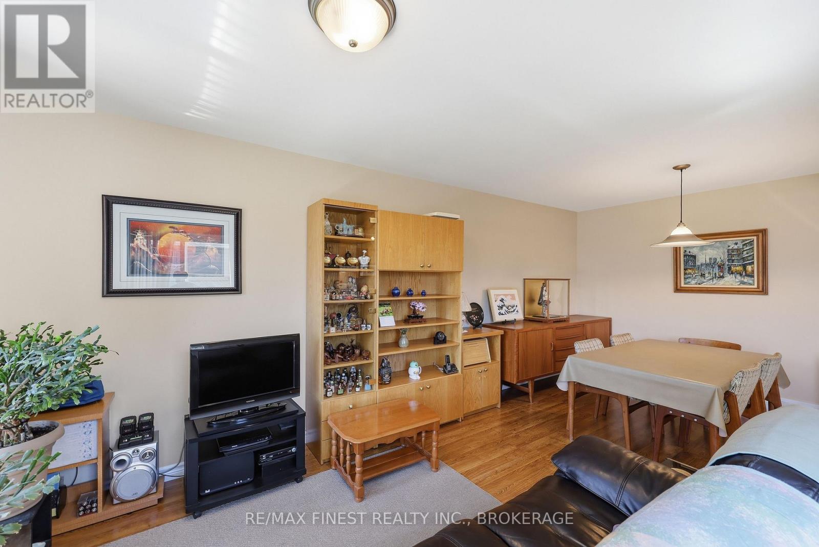 6 KARLEE COURT - 21