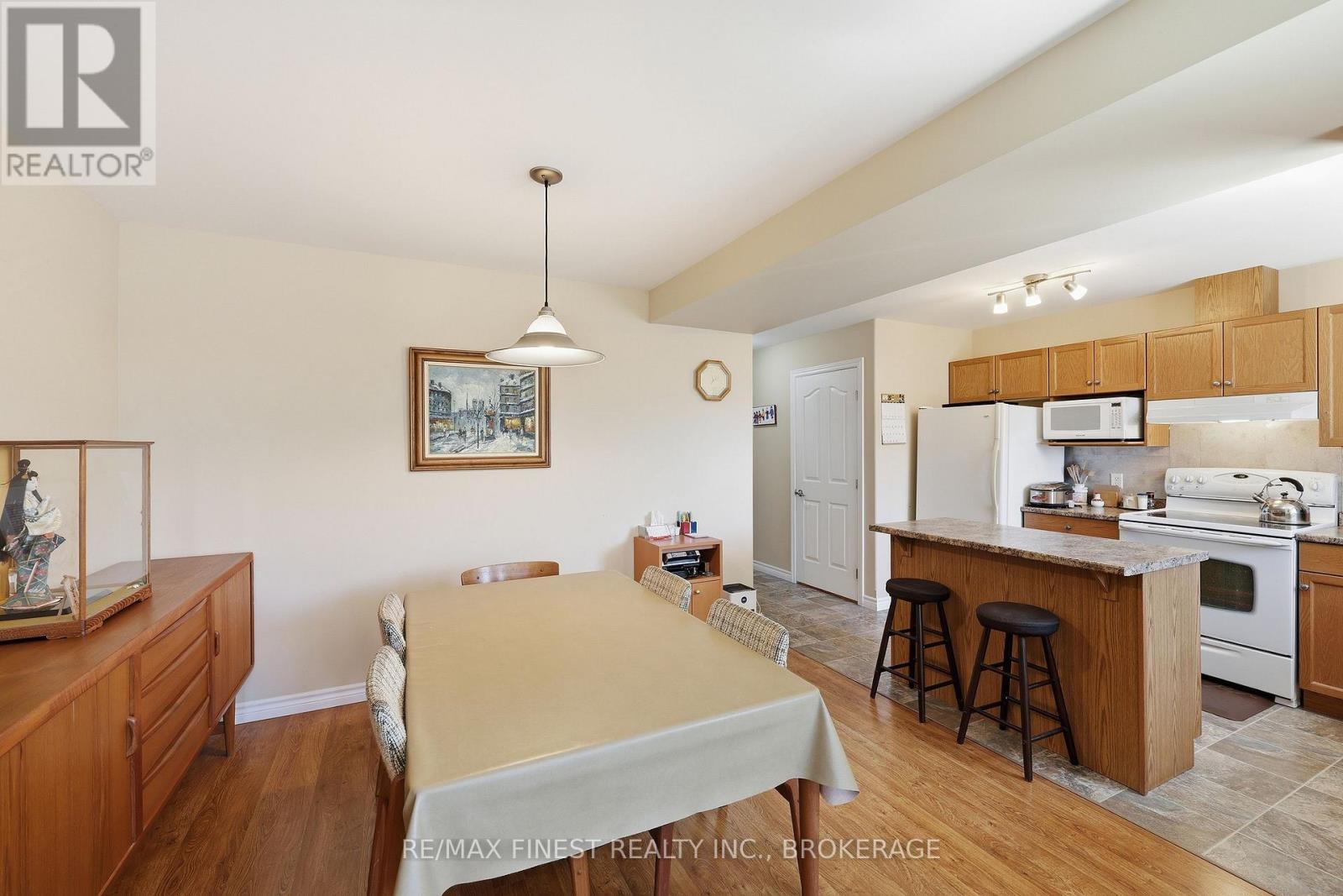 6 KARLEE COURT - 22