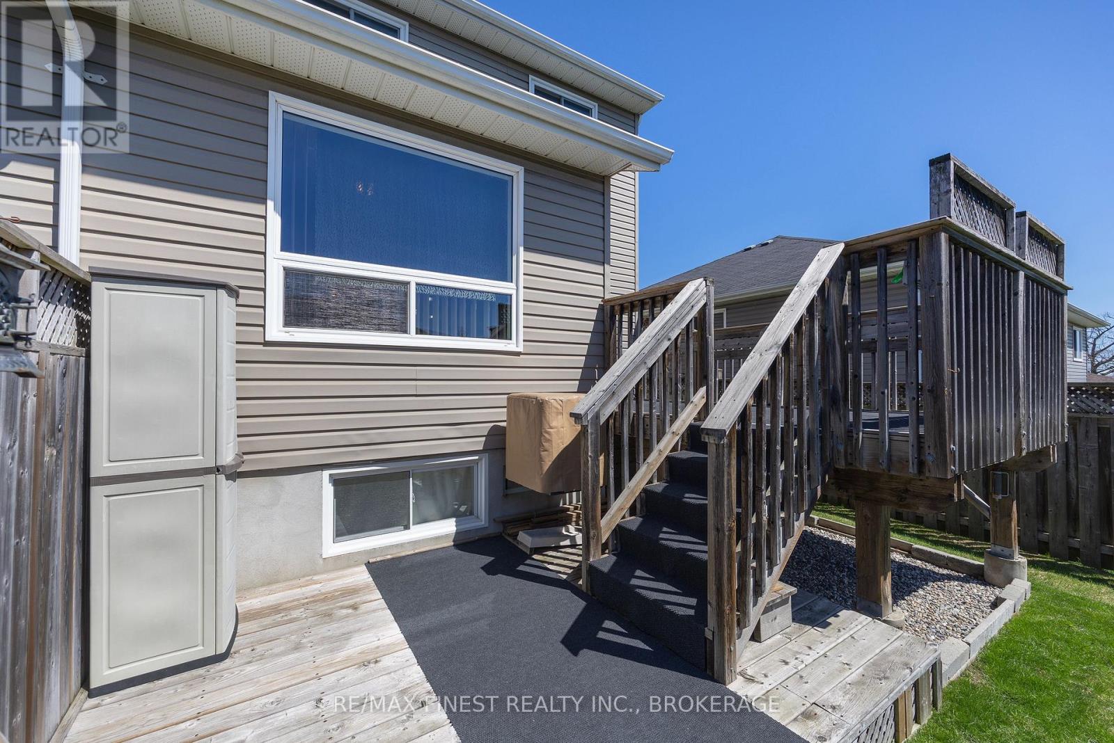 6 KARLEE COURT - 46