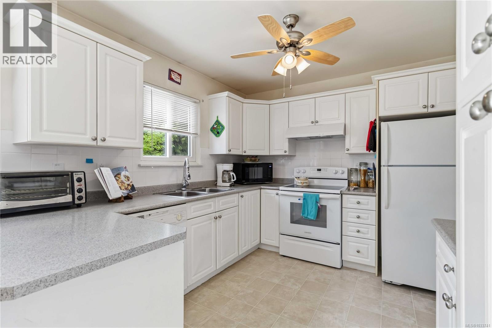 #13 7675 East Saanich Rd - 11