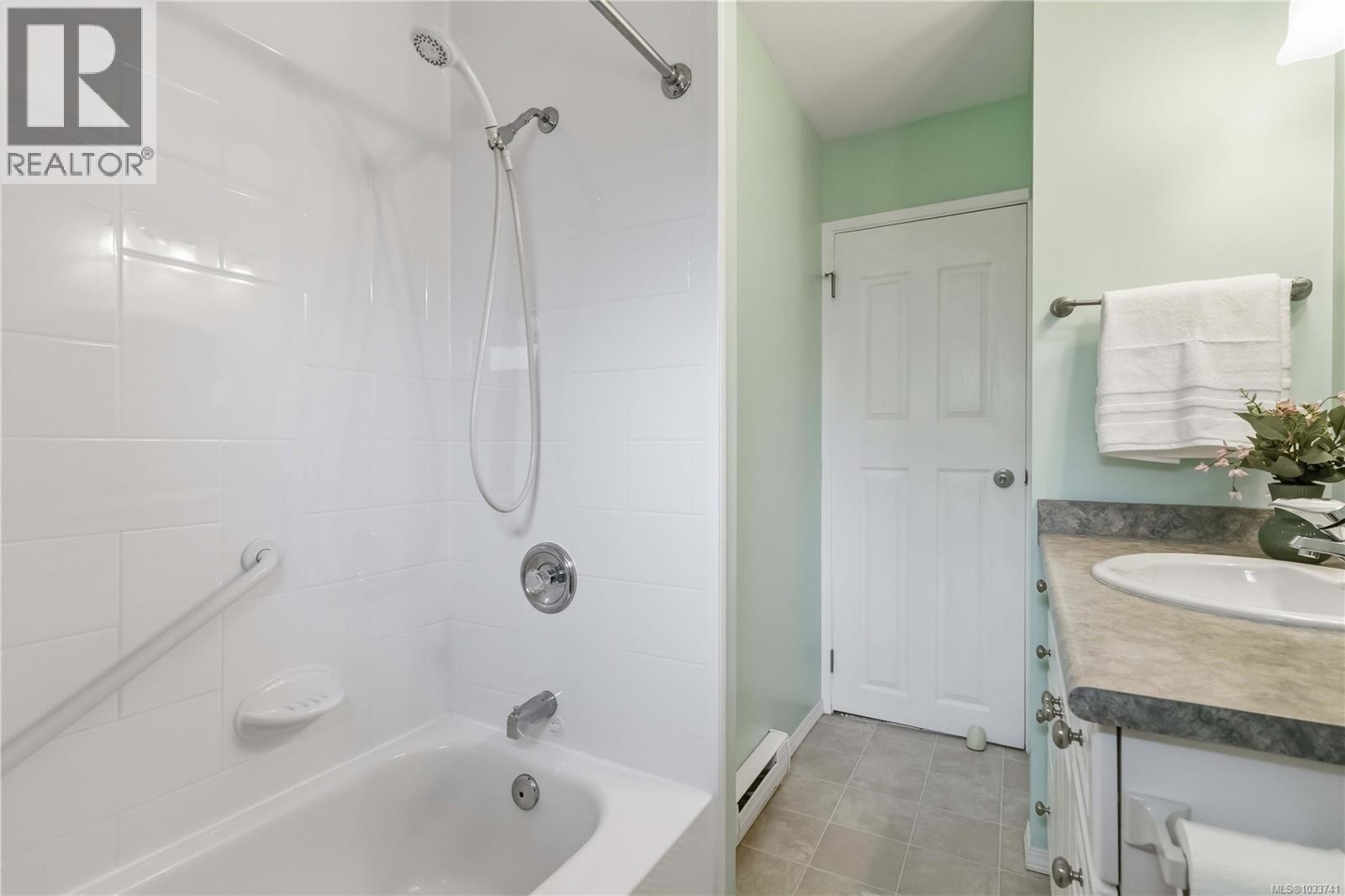 #13 7675 East Saanich Rd - 17