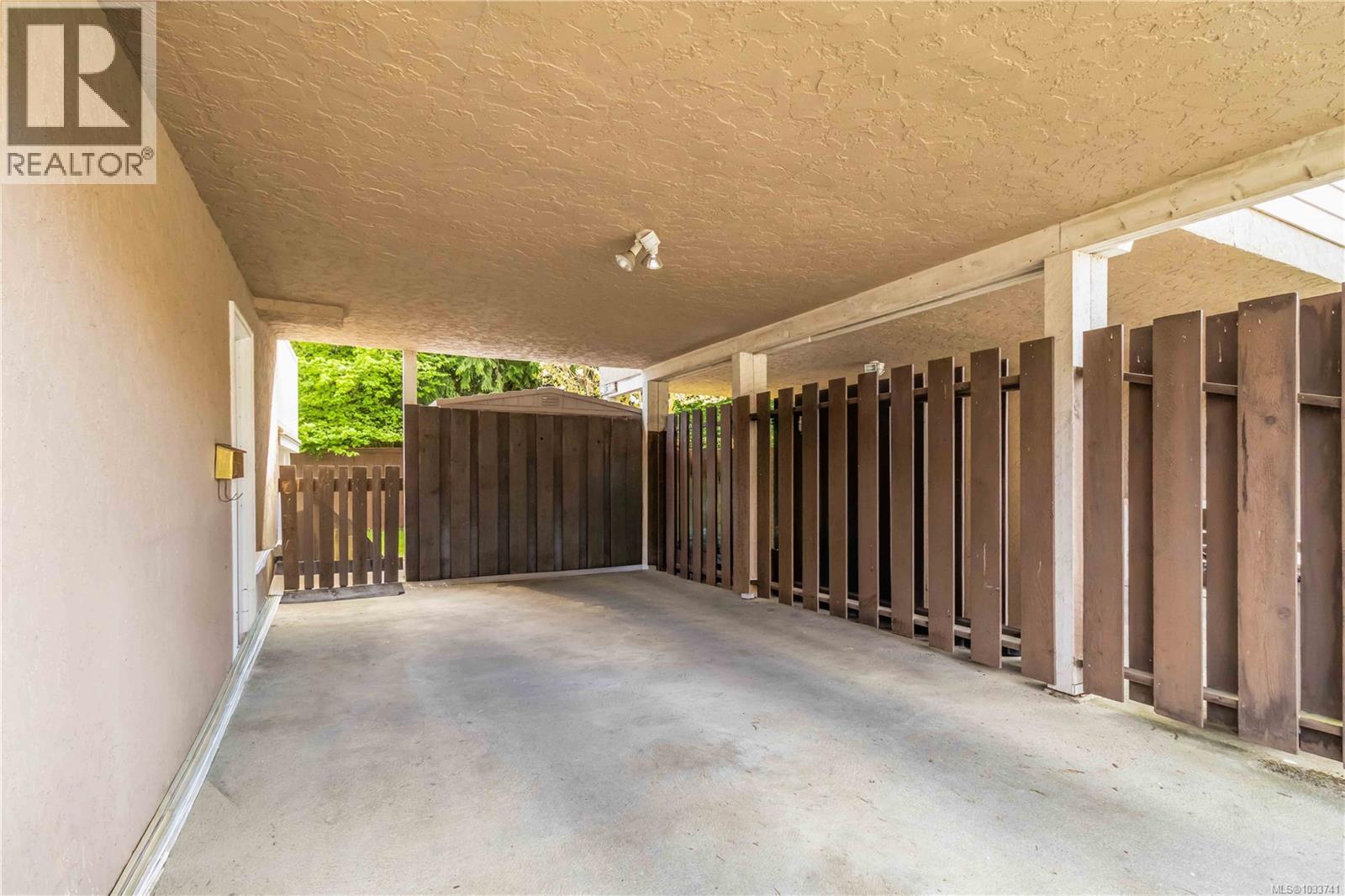 #13 7675 East Saanich Rd - 35