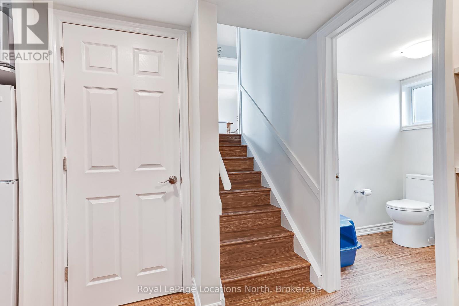 594 OAK STREET - 30