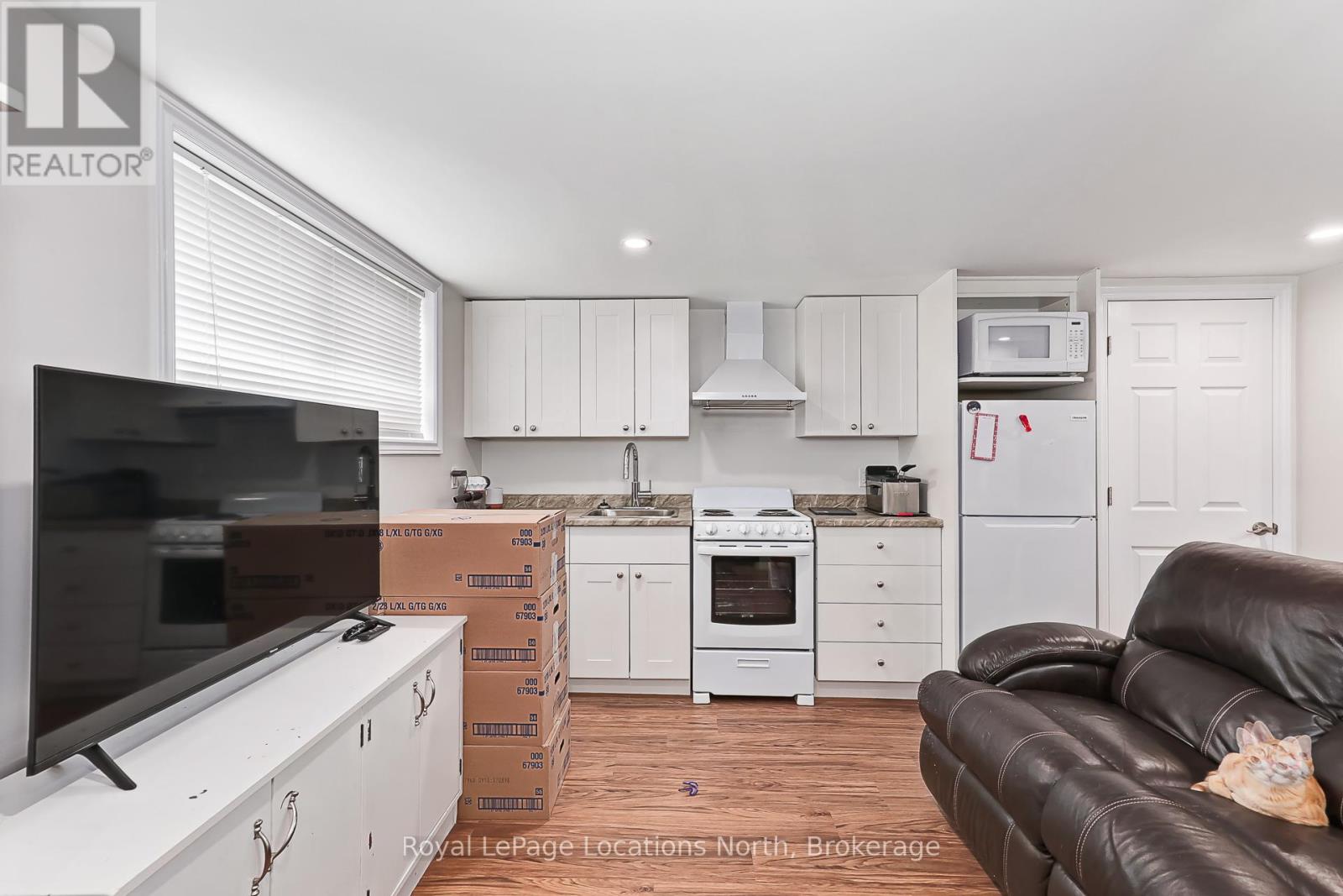 594 OAK STREET - 34