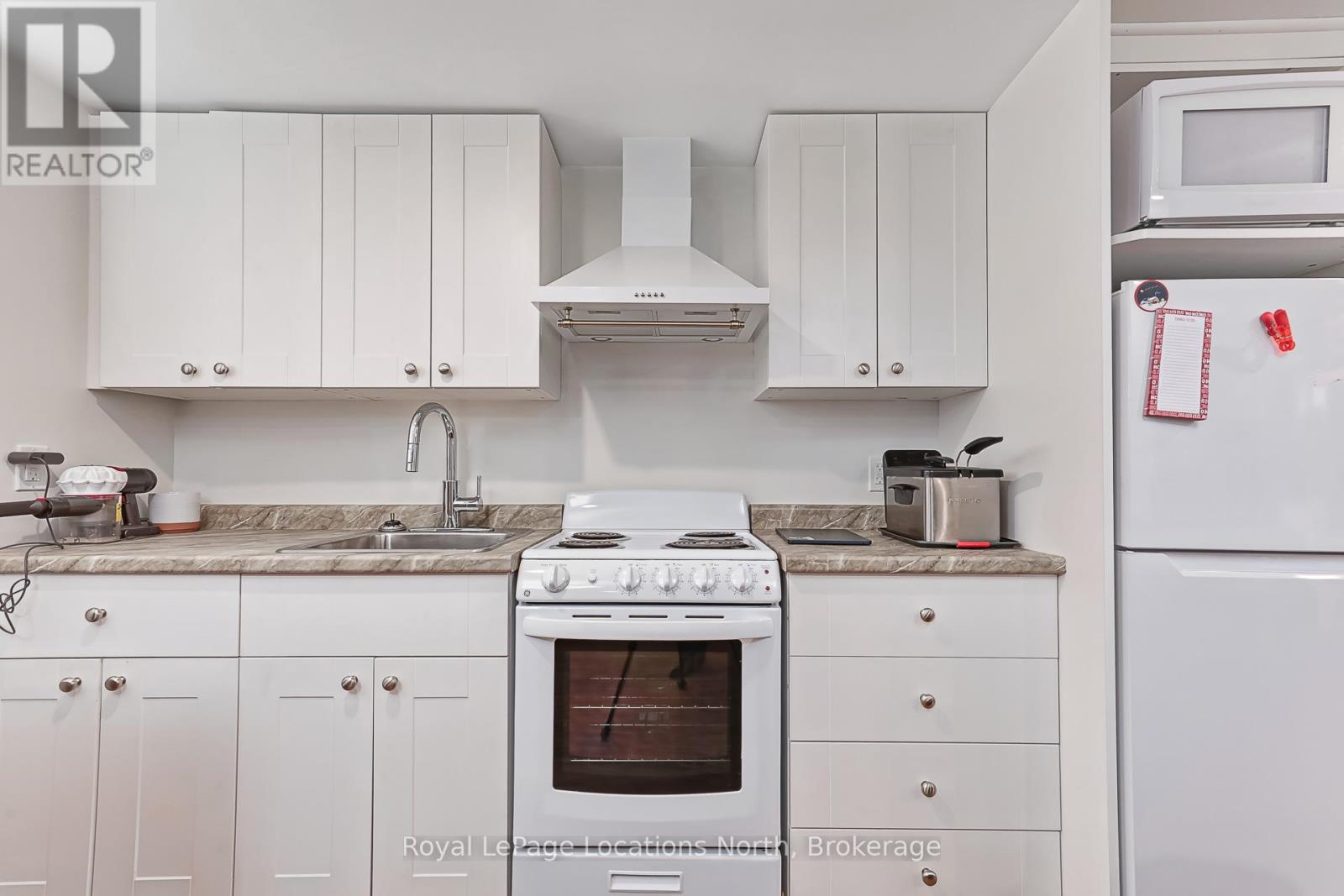594 OAK STREET - 36