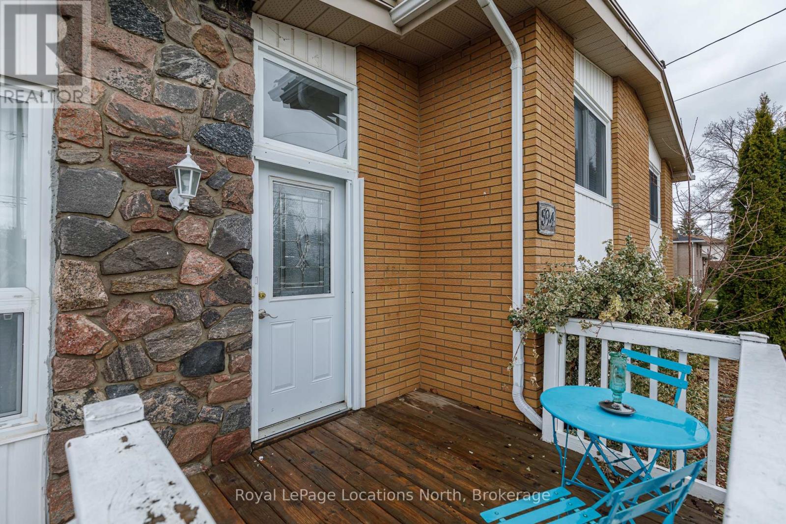 594 OAK STREET - 8