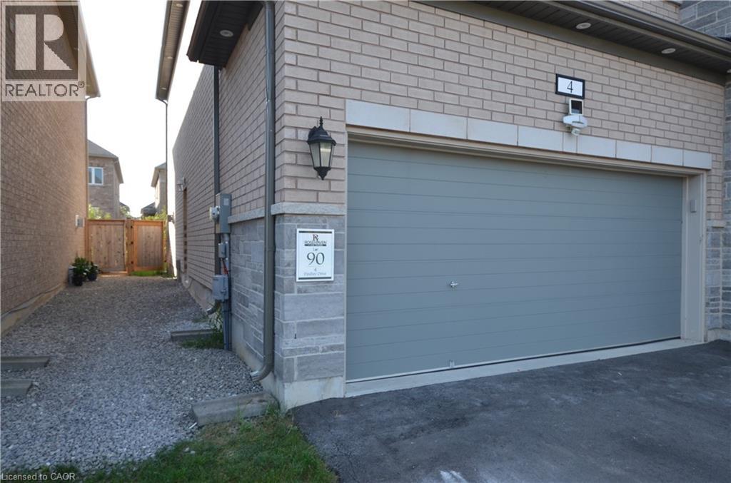 4 FINDLAY Drive Unit# B, Ancaster, Ontario, L9K0H4 — Photo 2