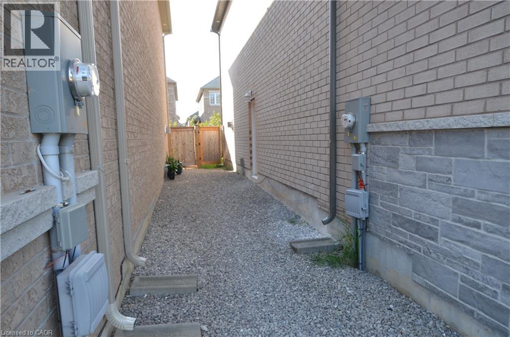4 FINDLAY Drive Unit# B, Ancaster, Ontario, L9K0H4 — Photo 3