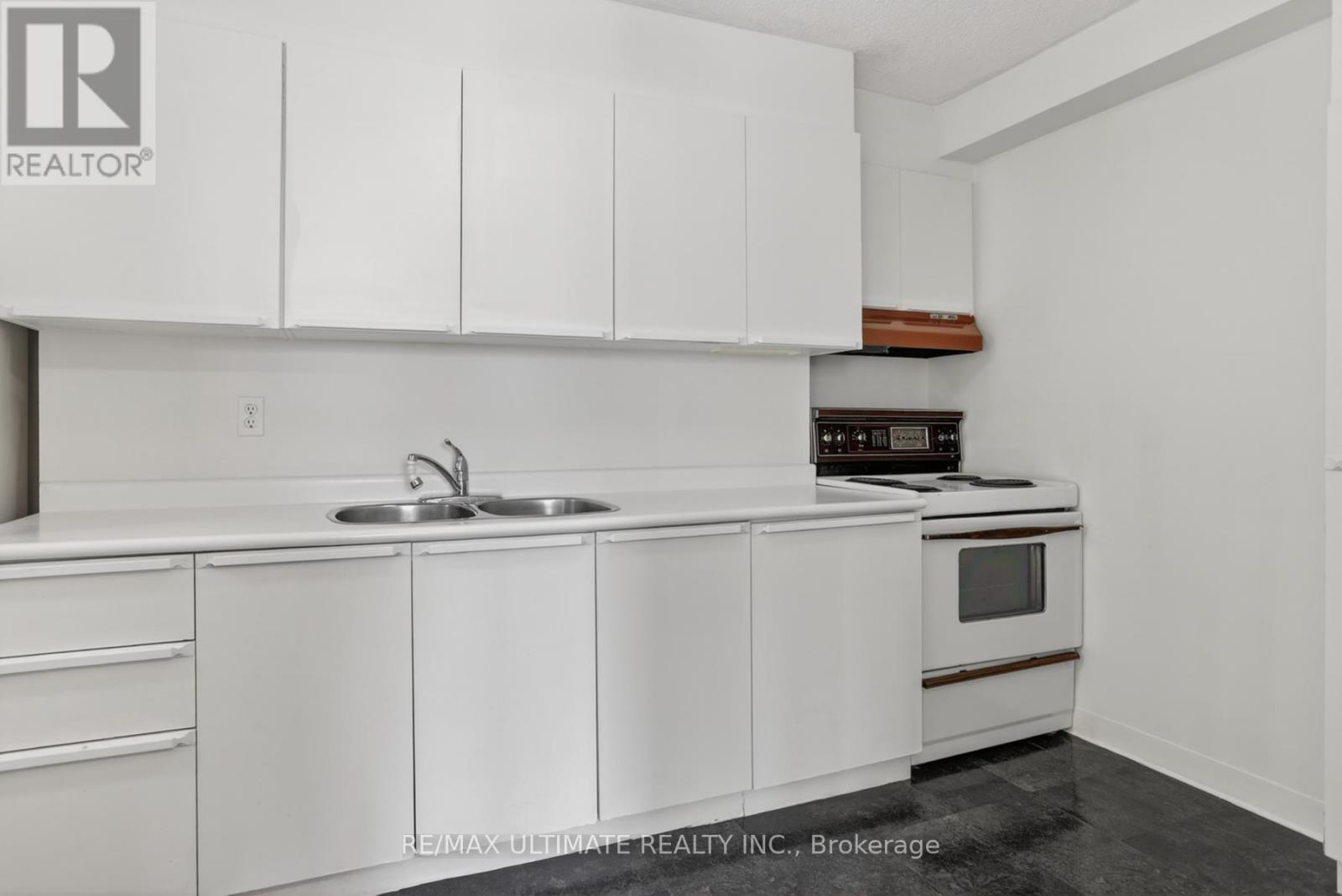 #1003 15 TORRANCE ROAD - 11