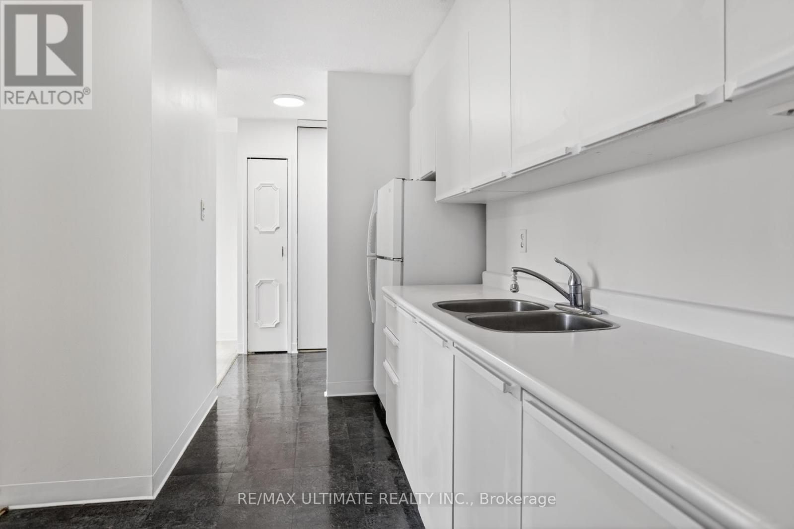 #1003 15 TORRANCE ROAD - 13