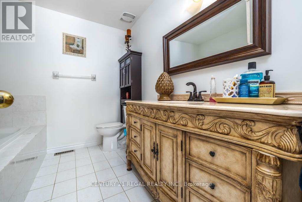 43 WATERTON CRESCENT - 28