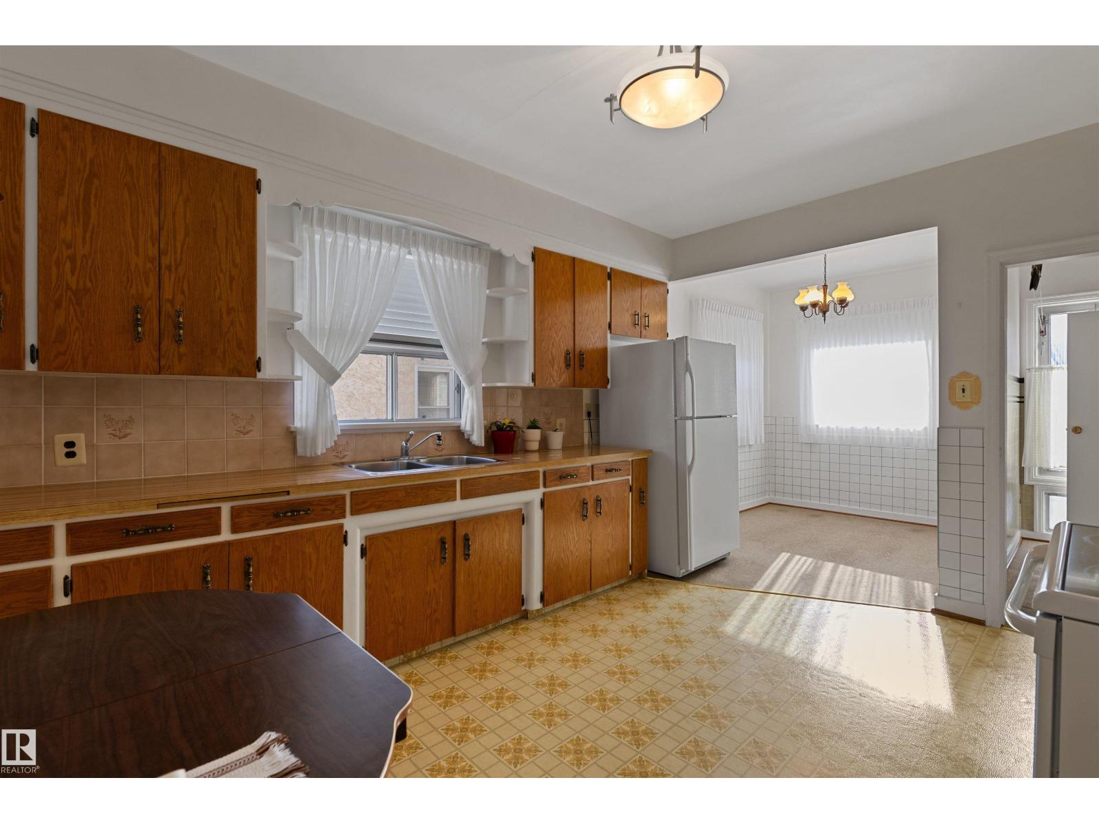 10842 110 ST NW - 10